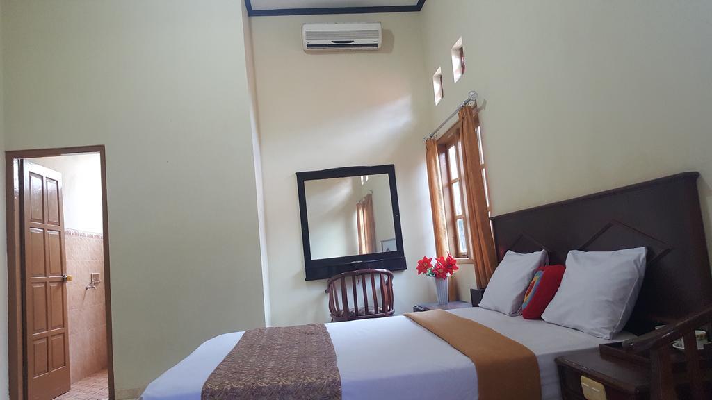 Putri Duyung Guest House Karangpandan Zewnętrze zdjęcie