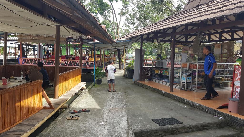 Putri Duyung Guest House Karangpandan Zewnętrze zdjęcie