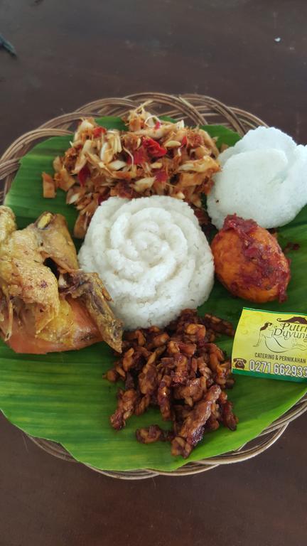 Putri Duyung Guest House Karangpandan Zewnętrze zdjęcie