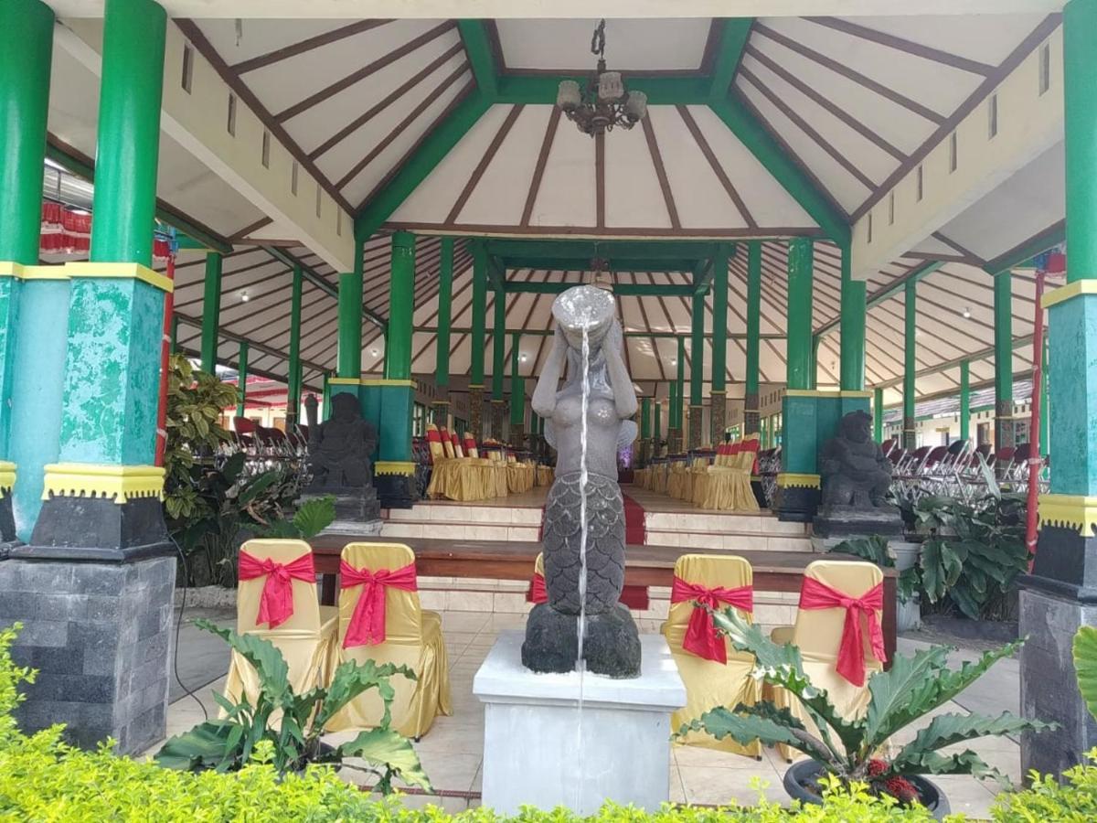 Putri Duyung Guest House Karangpandan Zewnętrze zdjęcie